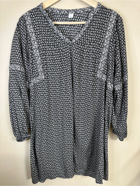Old Navy Dresses & Skirts - Old Navy Women’s Small Black White Floral Boho Split Neck Swing Tunic Dress 5/$2